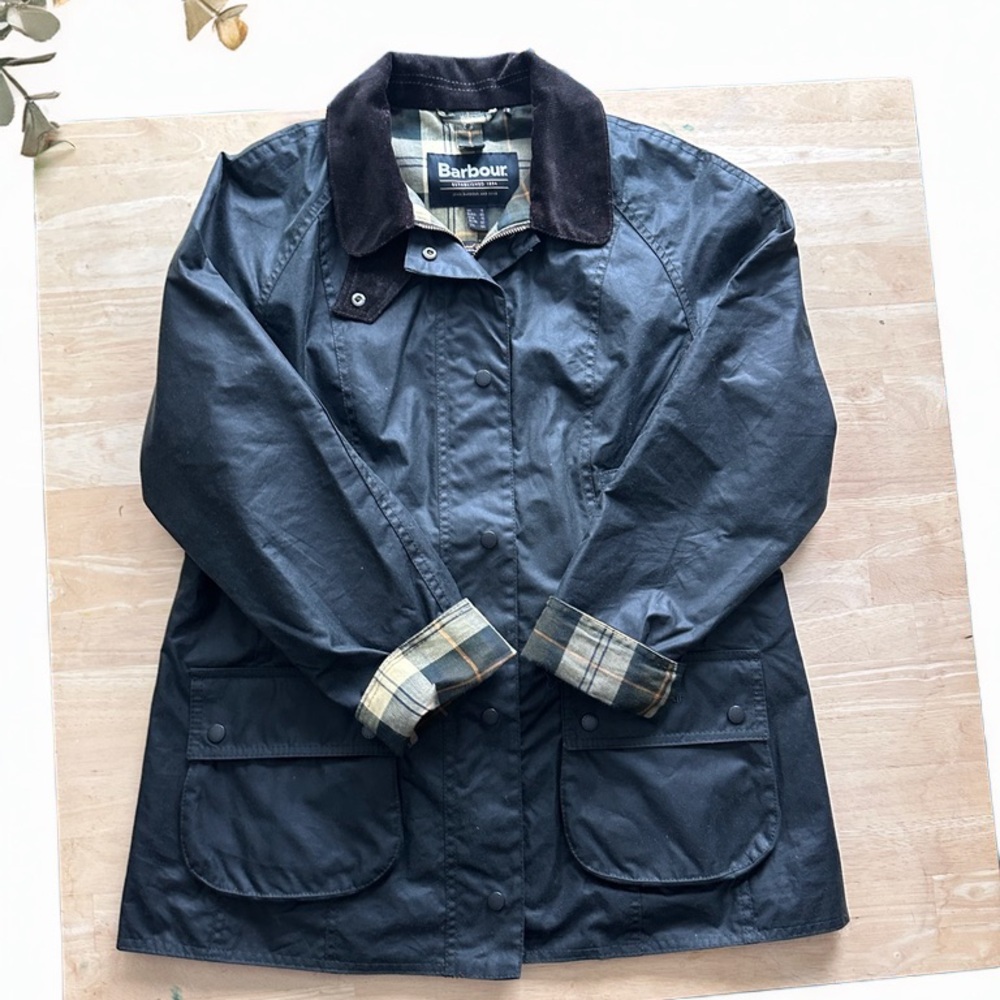 Women’s Barbour Beadnell Sage Green Waxed Coat with Plaid Lining Size US 10